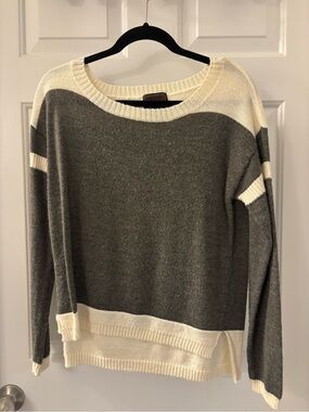Even | Gray and Cream Colorblock Crewneck Sweater